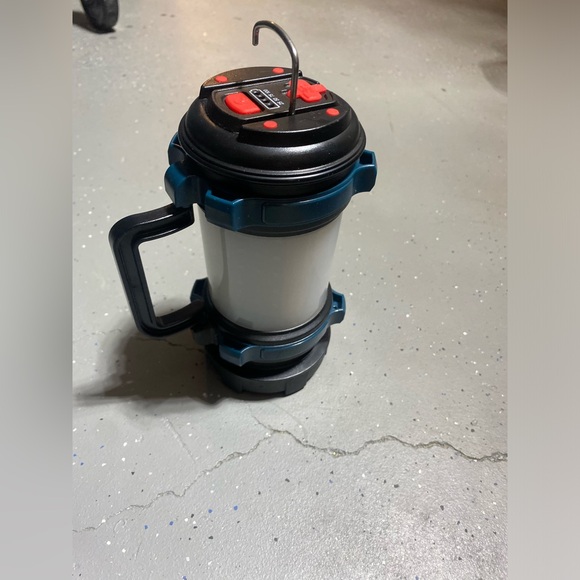 Rechargeable LED Spotlight Flashlight Flood Light with Adjustable Handle - Picture 6 of 9